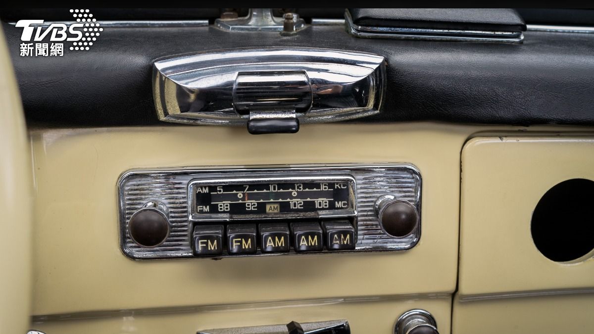 中美同時要求「車輛安裝AM收音機」。（示意圖／shutterstock 達志影像）