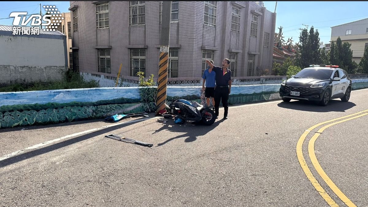 警消根據機車撞擊位置及現場民眾供述研判，陳男應該是掉在「未加蓋的水溝」。（圖／TVBS）