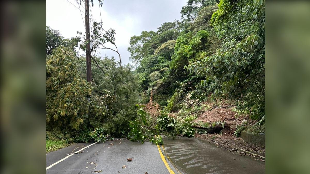 通往三芝木屐寮道路目前中斷。（圖／翻攝畫面）