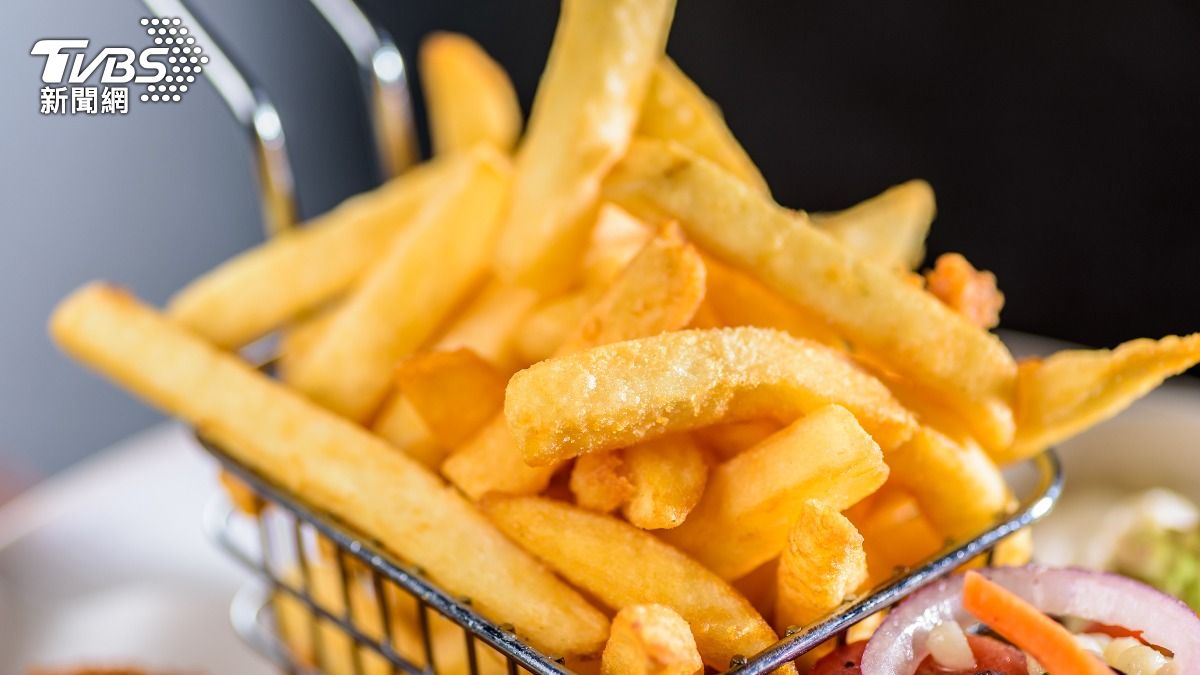 英國一名少女嚴重挑食、導致缺乏維生素A而失明。（示意圖／Shutterstock達志影像）