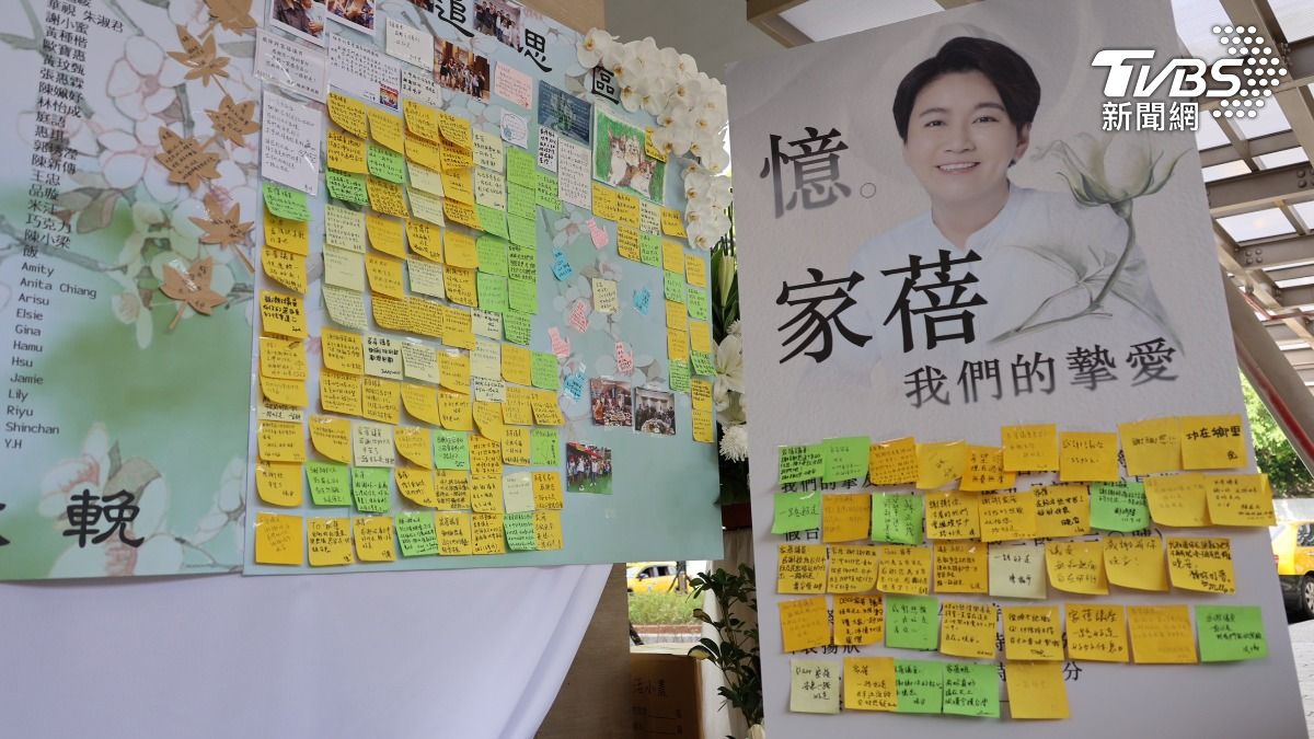 許家蓓的追思牆貼滿支持者對她的思念。（圖/ 潘建樺攝）