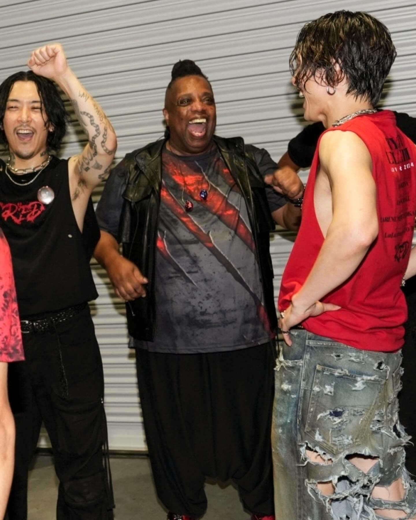 巡演貝斯手Lawrence（中）驟逝，今市隆二在IG上悼念他。（圖／翻攝自今市隆二IG）