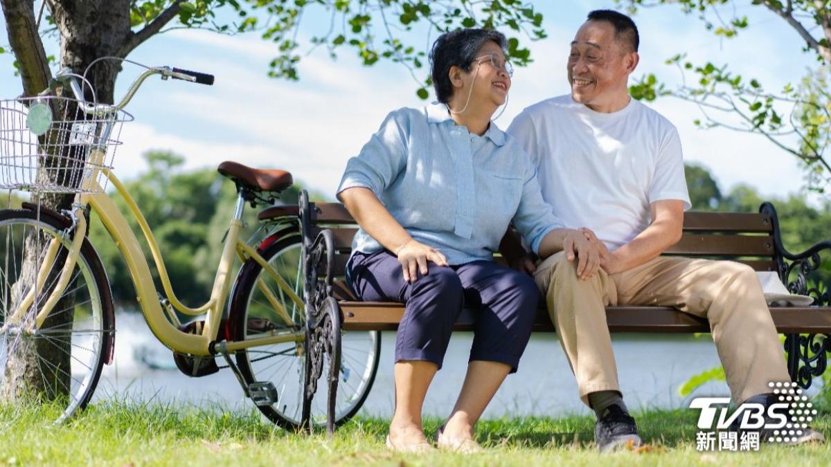 保持健康的生活模式有助長壽。(圖／達志影像Shutterstock)