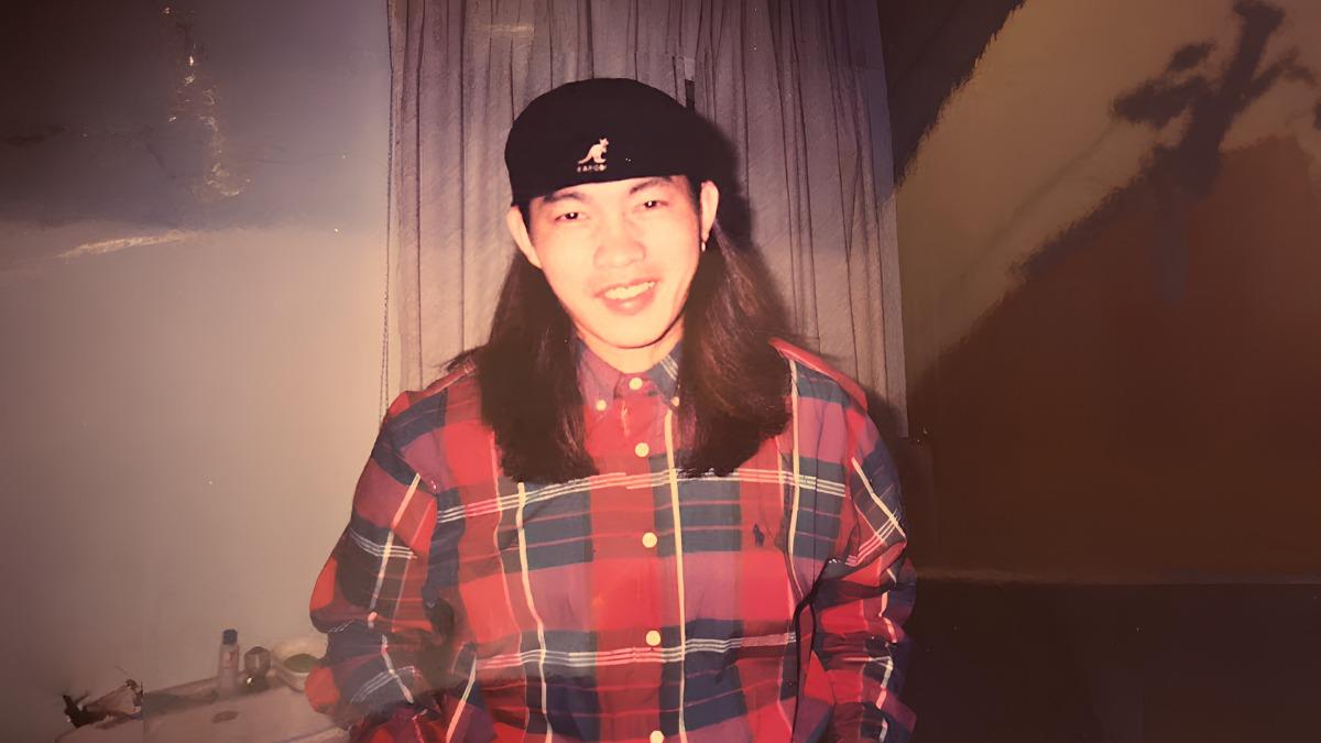 康康年輕時長髮照。(圖/中視提供)