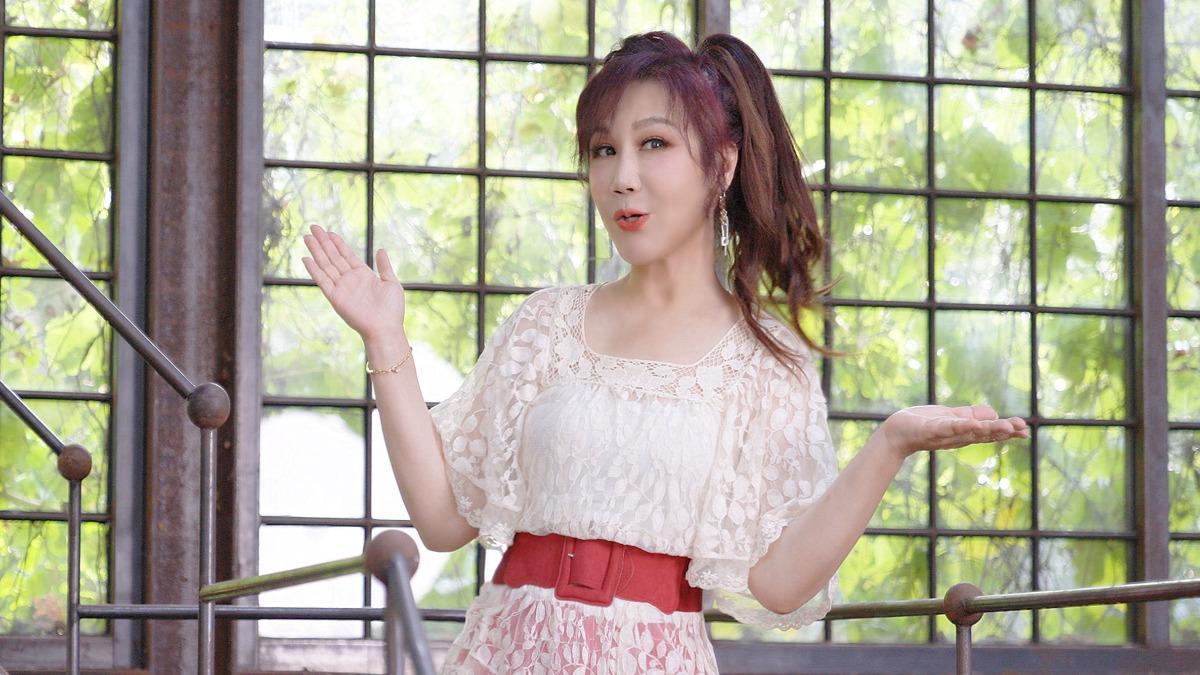 玟靈透過新歌鼓勵大家學會放下。（圖／浩翔多媒體提供）