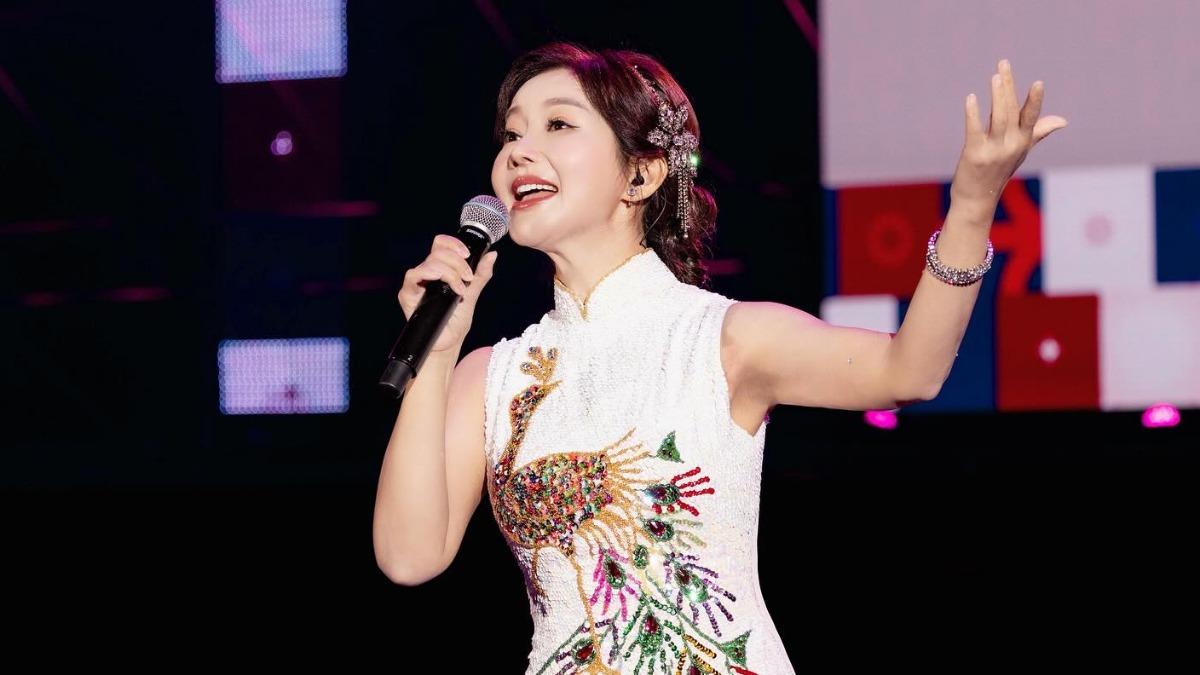 洪榮宏愛妻張瀞云日前在國慶晚會獻唱，今在社群慶祝雙十國慶快樂。（圖／翻攝自張瀞云臉書）