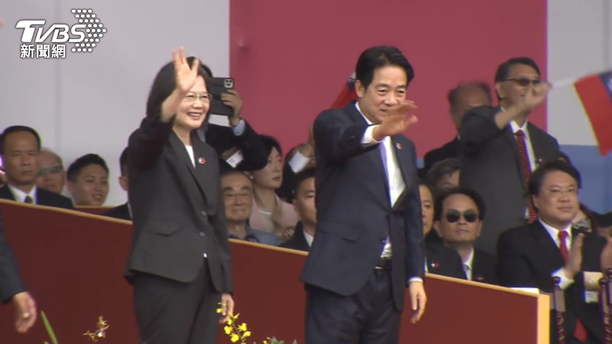 名嘴歷史哥認為蔡英文已經默默介入「民進黨內鬥」。（圖／TVBS資料畫面）
