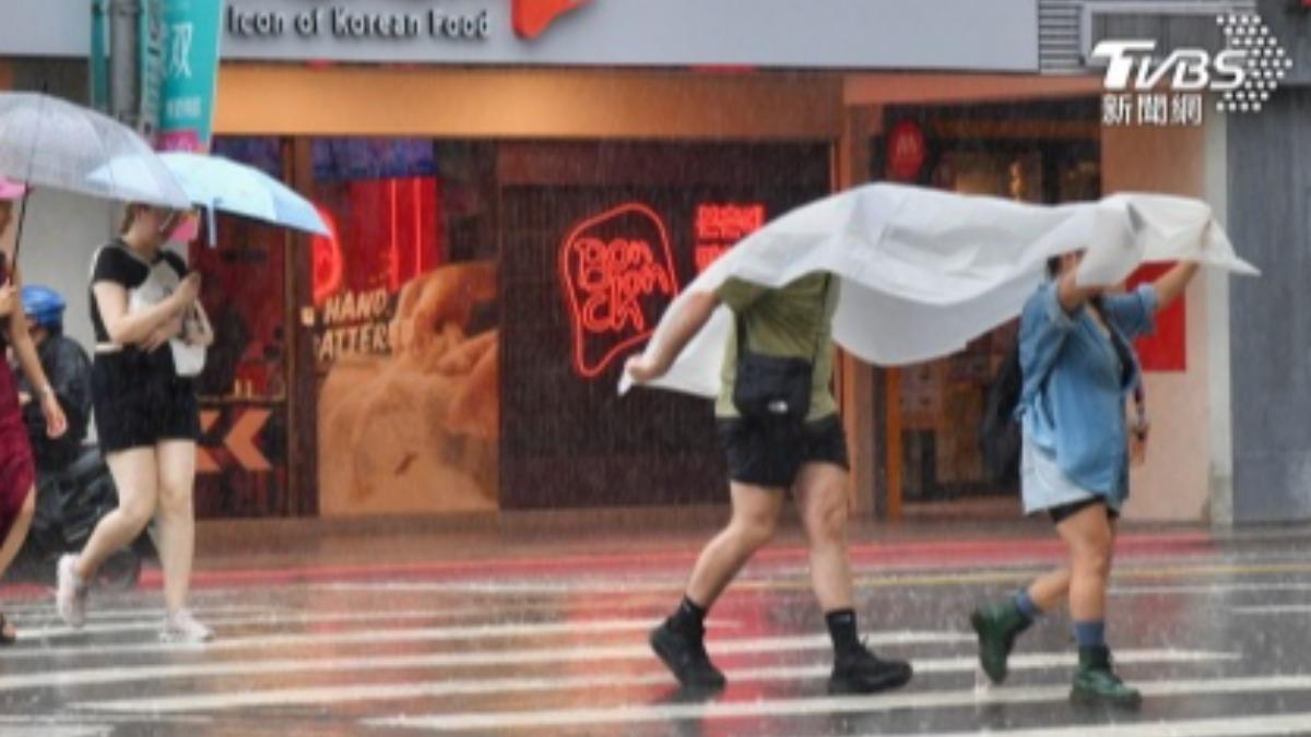 氣象署發布大雨特報。（示意圖／胡瑞麒攝）