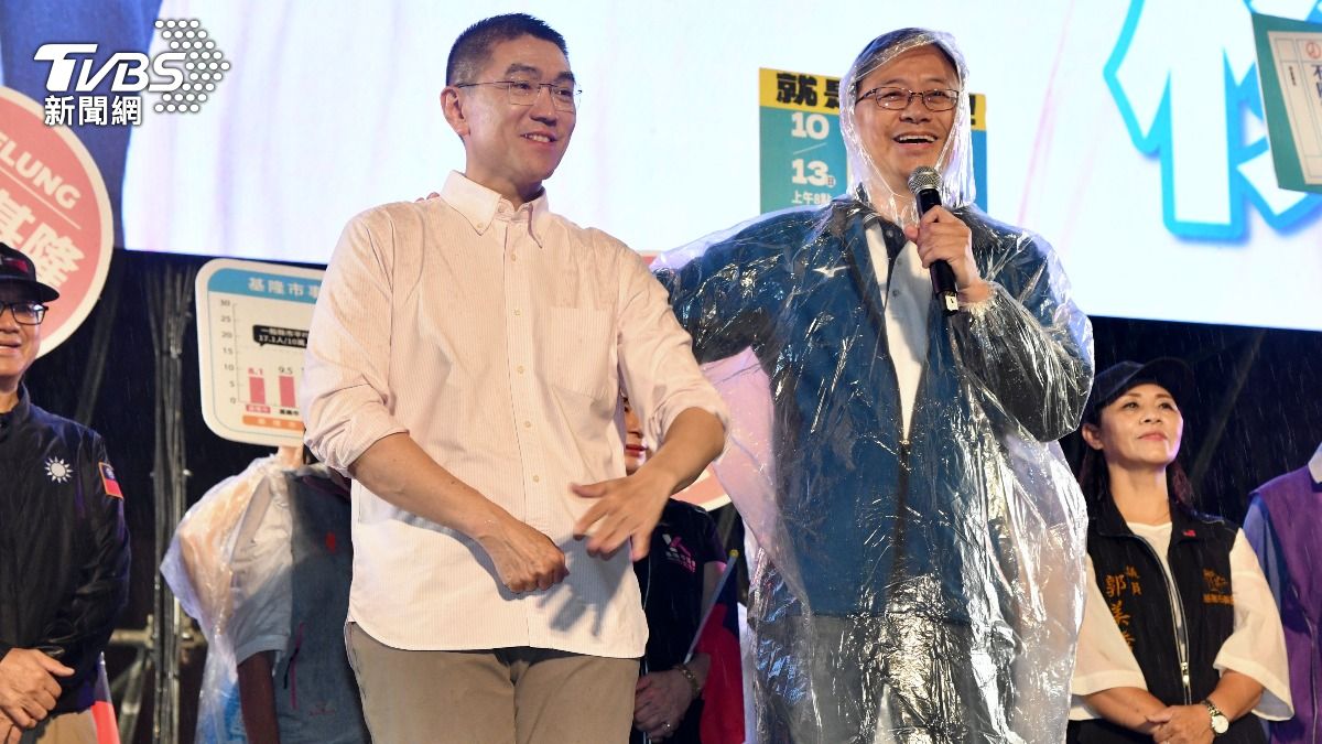 「固樑」選前之夜現場冒雨進行。（圖／胡瑞麒攝）