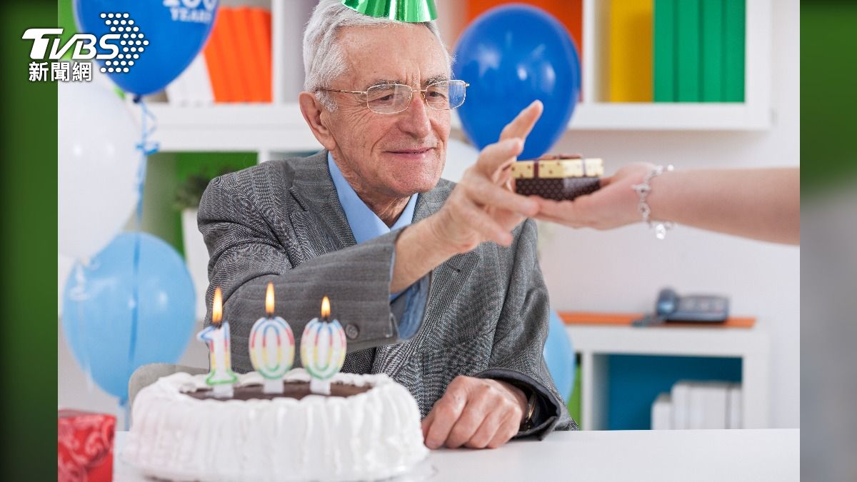 愛爾蘭一名老翁近日慶祝了百歲大壽。（示意圖／shutterstock 達志影像）