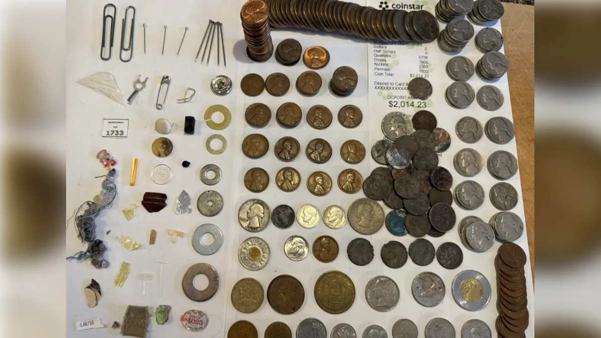 存了70年！爺爺超狂撲滿與成人一樣重清出2萬枚硬幣│TVBS新聞網