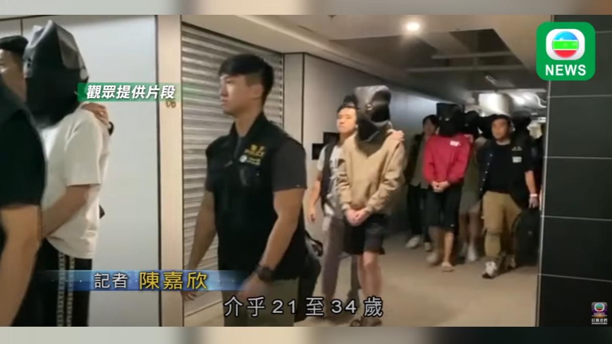 香港警方14日破獲一個本土的跨境詐騙集團，逮捕27名嫌犯。（圖／翻攝自TVB News）