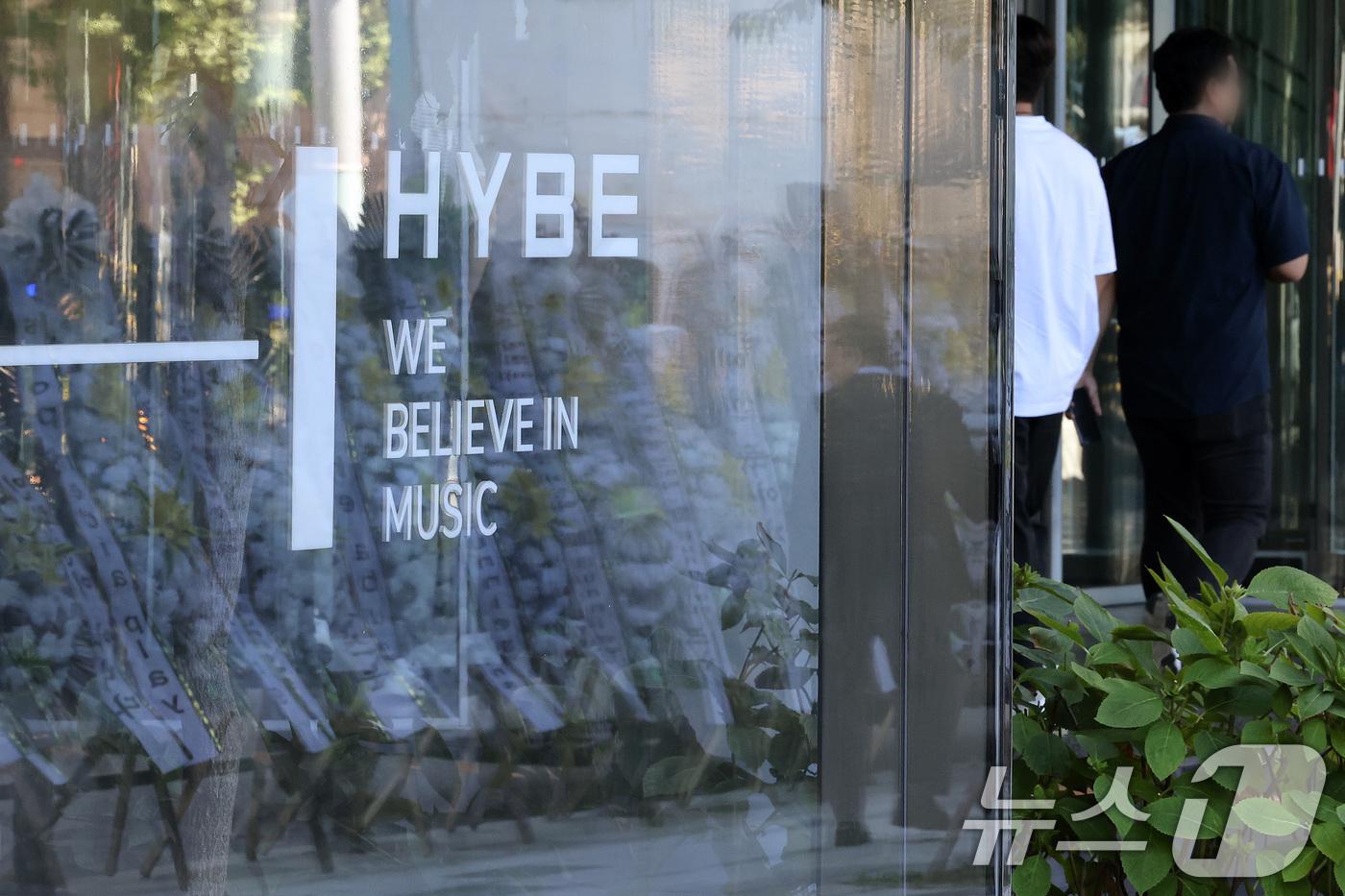 HYBE一名員工2022年工作到一半就昏倒，隨後送醫不治。（圖／news1提供）
