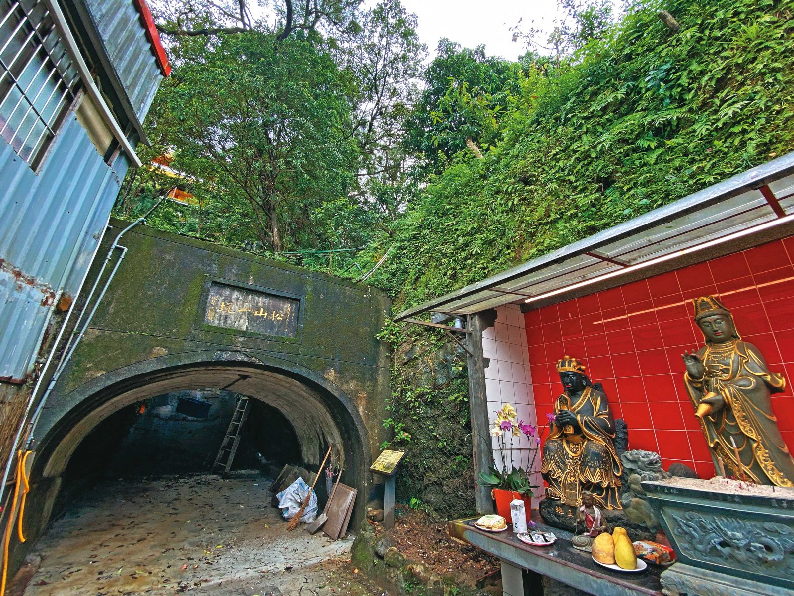 許女家世顯赫，父執輩還曾擁有台北市最大的松山煤礦場。（圖／翻攝畫面）