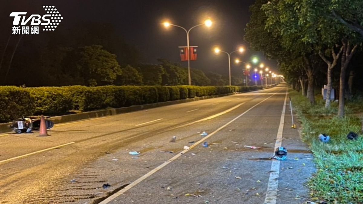 東華大學生醫系新生，雙載騎車時不慎自撞路樹。（圖／民眾提供）