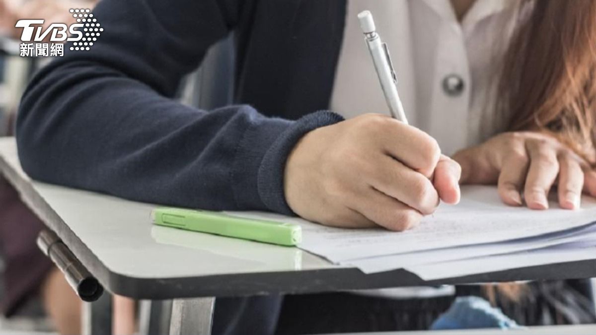 中國大陸留學生因曾經找論文代寫，遭美國拒絕入境。（示意圖／shutterstock達志影像）