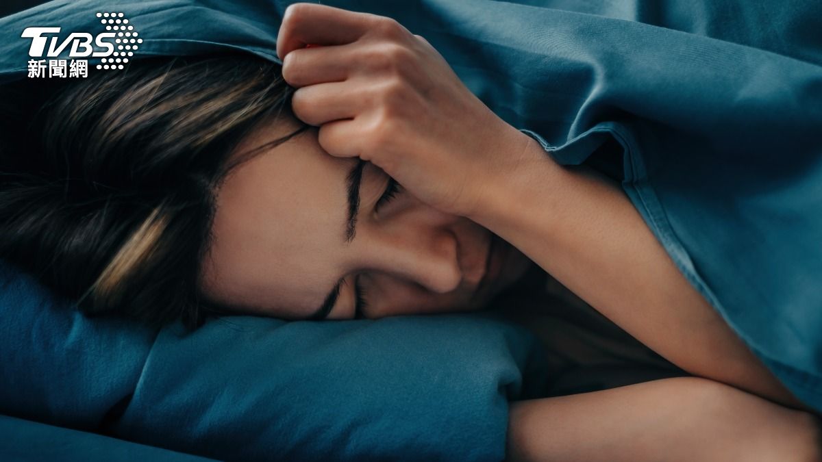 女子遭逝去的前任託夢威脅「不准交男友」。（示意圖，非當事人／Shutterstock達志影像）