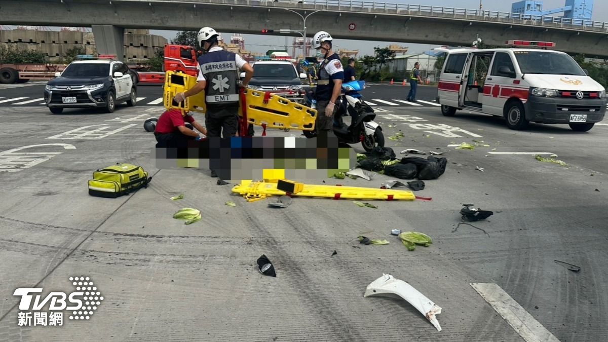 高雄港碼頭發生死亡車禍。（圖／TVBS）