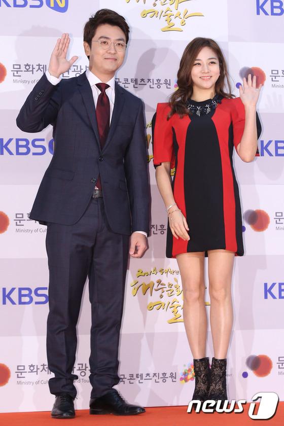 崔東錫（左）婚後罹患「疑妻症」，老是懷疑太太出軌。（圖／news1提供）