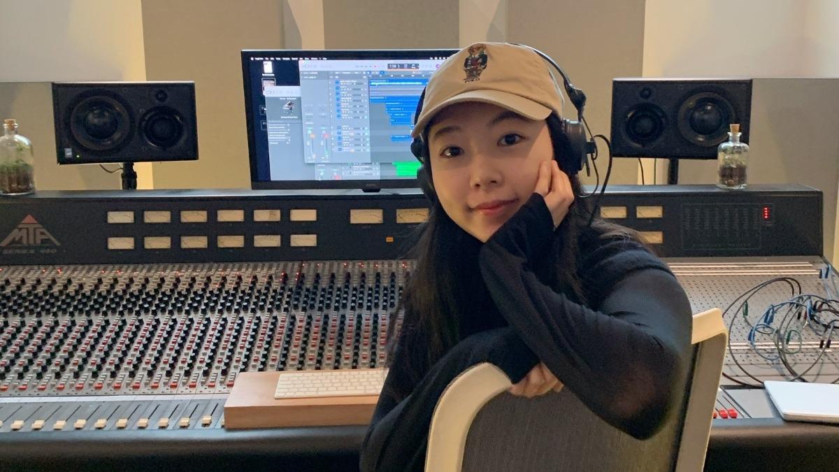 洪安妮熱愛在房間創作，新輯《A Room in Brockley》也因此誕生。（圖／Legacy提供）