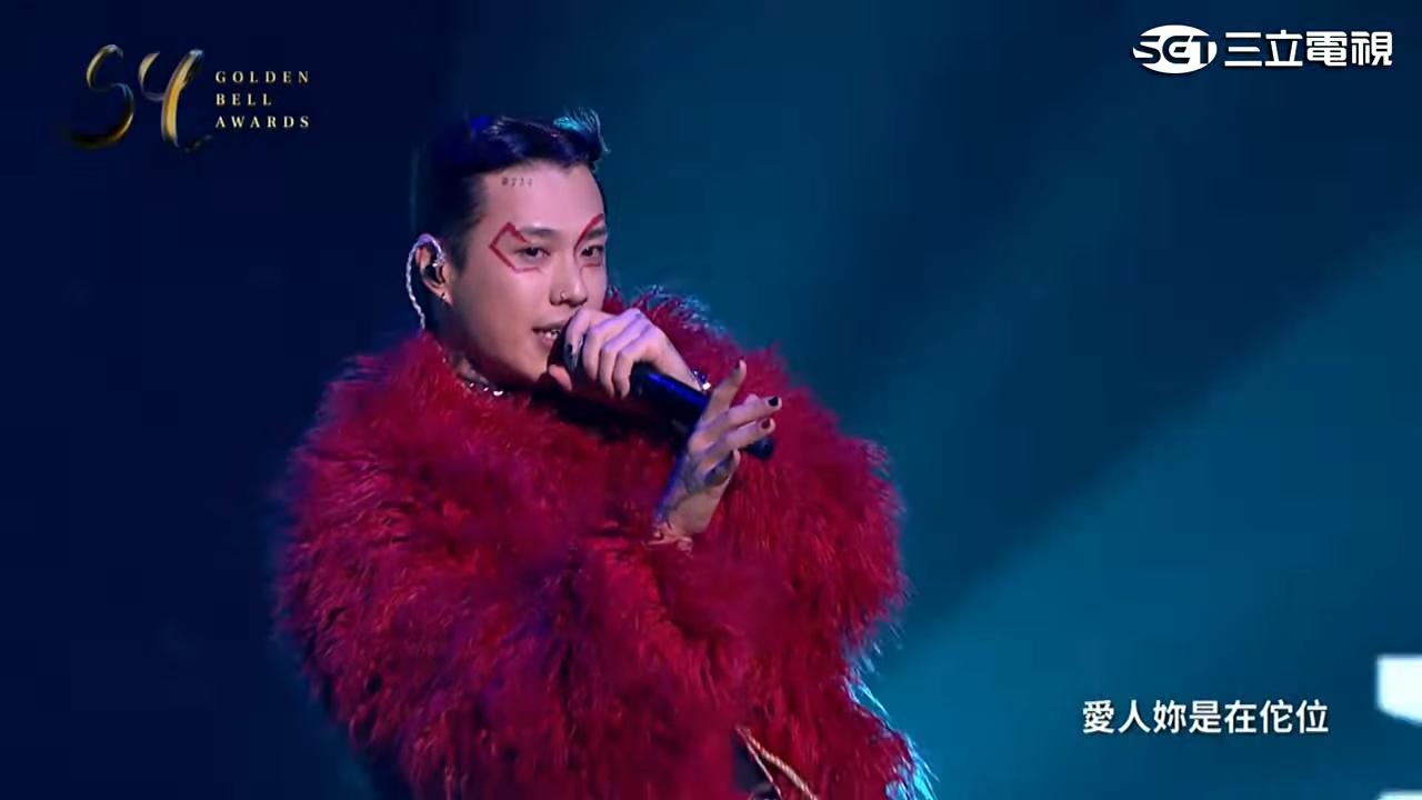 Marz23也應景萬聖節，走「紅惡魔」風格。（圖／翻攝YouTube）