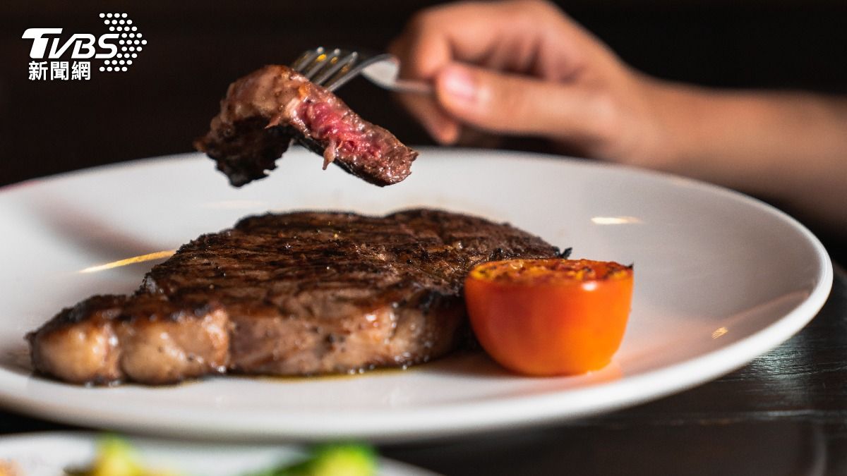 攝取過量紅肉，會造成腎臟的負擔。（示意圖／shutterstock達志影像）