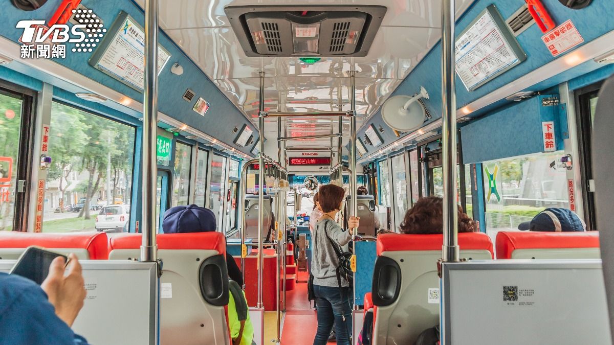 Taipei reviews bus fare hikes amid rising costs (Shutterstock) Taipei reviews bus fare hikes amid rising costs