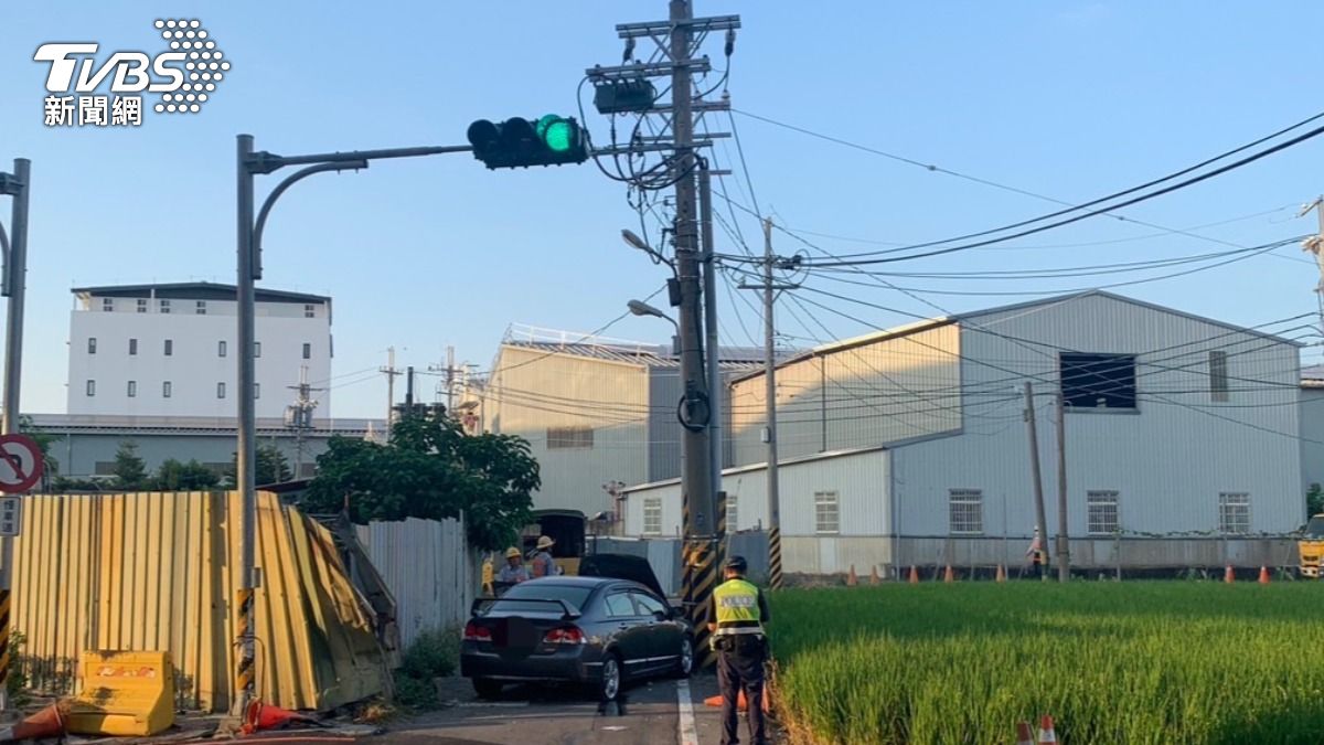 張男因閃車自撞身亡。（圖／TVBS）