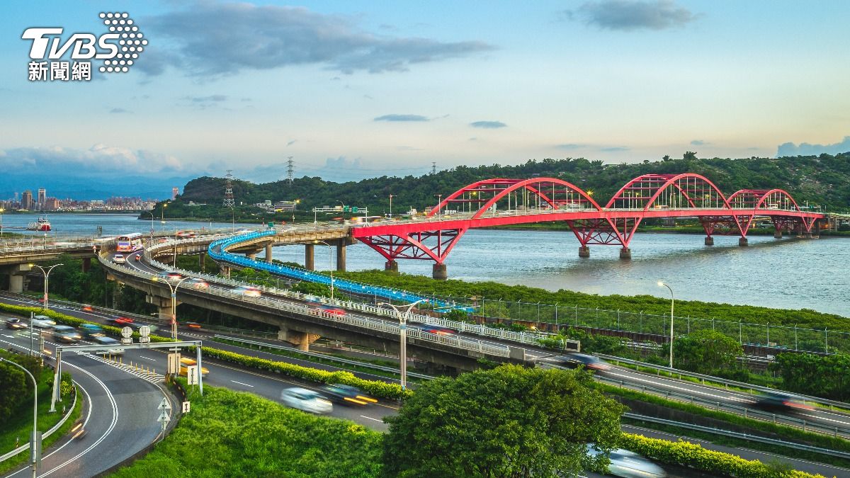 淡水將在25日晚間8點起將實施調撥車道演練。（示意圖／shutterstock達志影像）