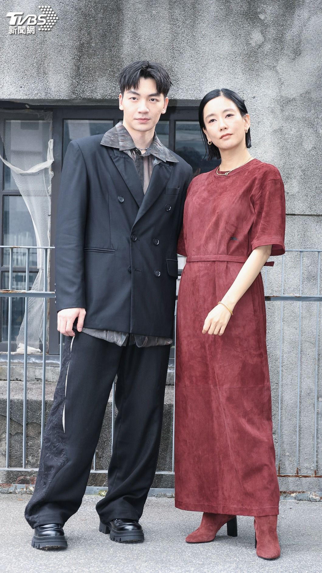 張洛偍（左）、水川麻美一起拍戲。（圖／張哲鳴攝）