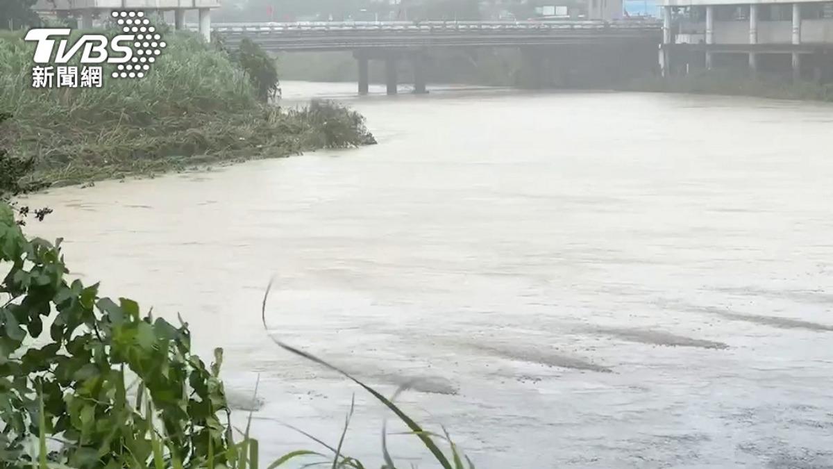 基隆河上游持續降雨造成水位上漲，北市水利處籲市民遠離河濱。（示意圖／TVBS資料照）