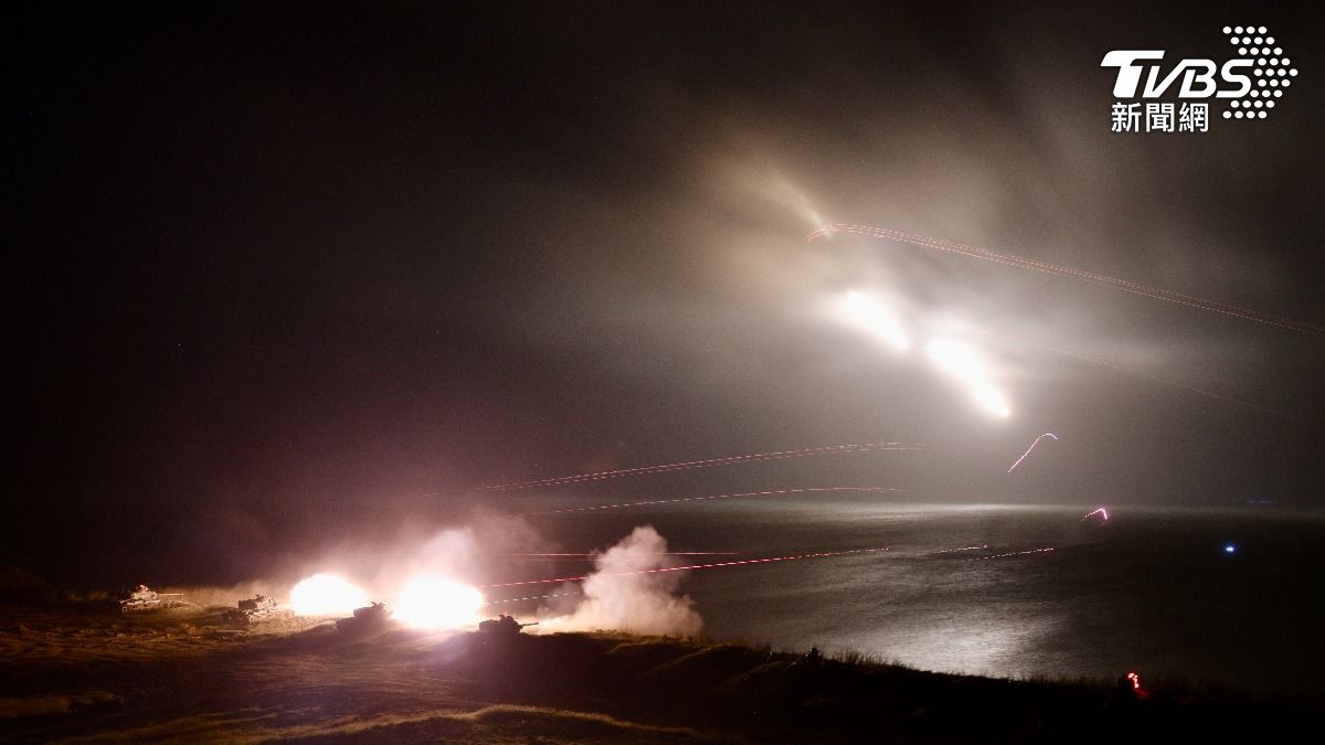 Penghu holds first night live-fire drill (TVBS News) Penghu conducts first nighttime live-fire training