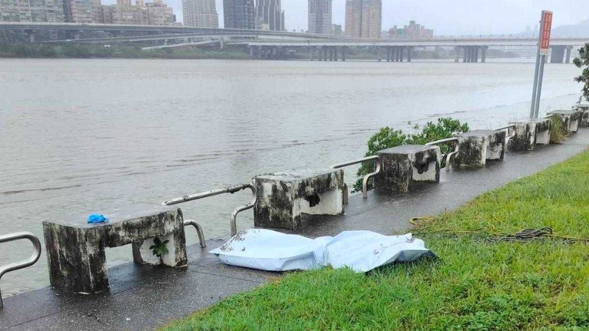 台北橋下女浮屍經查為24歲陳姓女子。（圖／民眾提供）