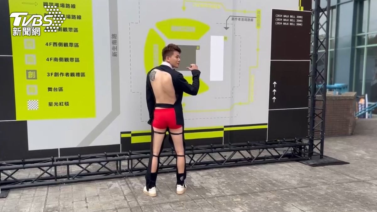 孫生服裝後面全露，只剩紅色內褲。（圖／TVBS娛樂組攝）