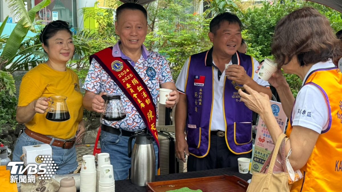 前200名民眾可領中南精品耳掛式咖啡禮盒。（圖／林雅婷攝）