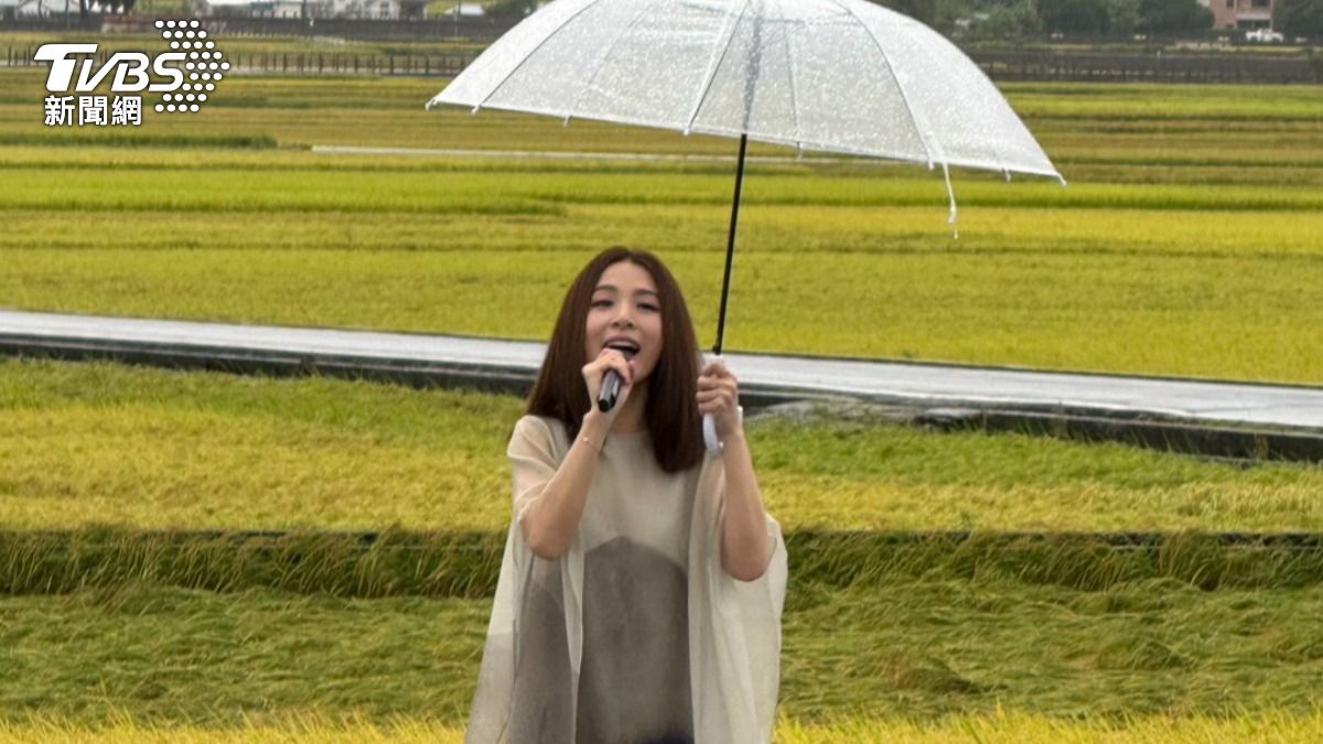 田馥甄今在池上開唱，在風雨裡帶來一系列經典好歌。（圖／陳薈涵攝）