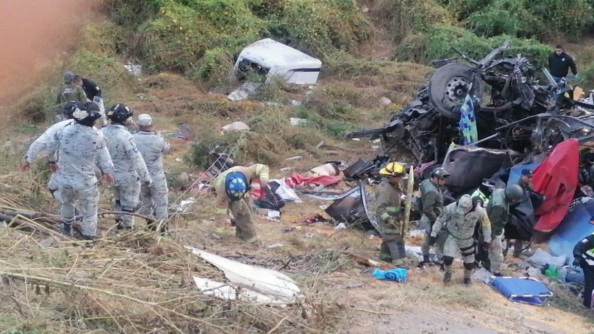 墨西哥發生公路嚴重車禍，造成19名乘客死亡、6人送醫。（圖／翻攝自X Protección civil de Zacatecas）