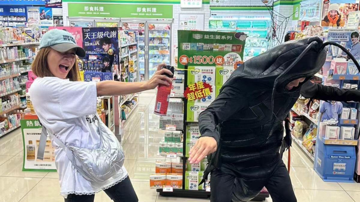 江美琪害怕蟑螂。（圖／華納音樂提供）