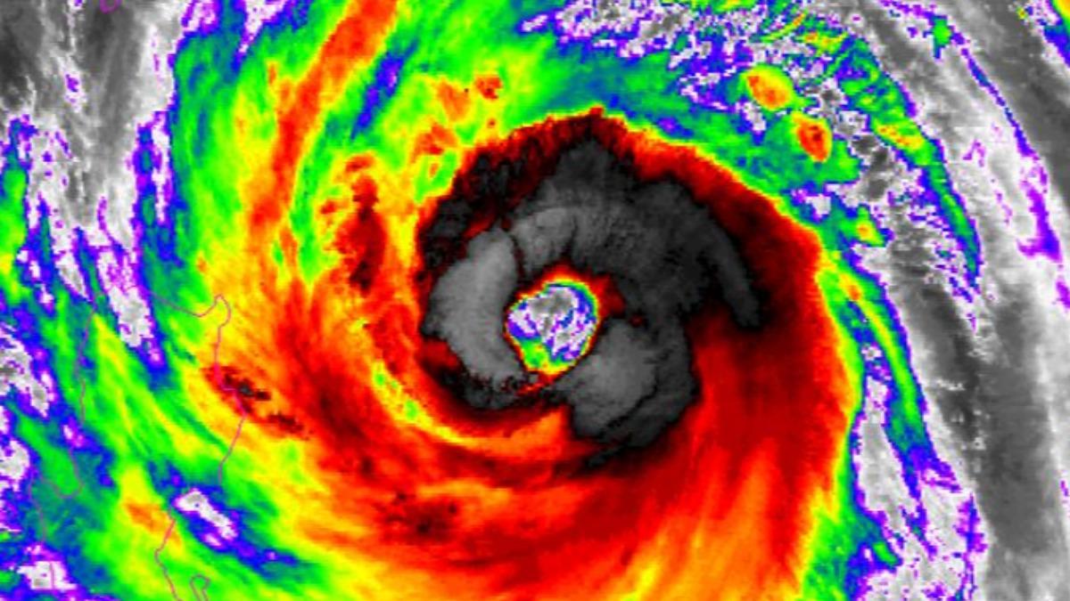 康芮10月30日發展成強烈颱風。（圖／翻攝自NOAA）