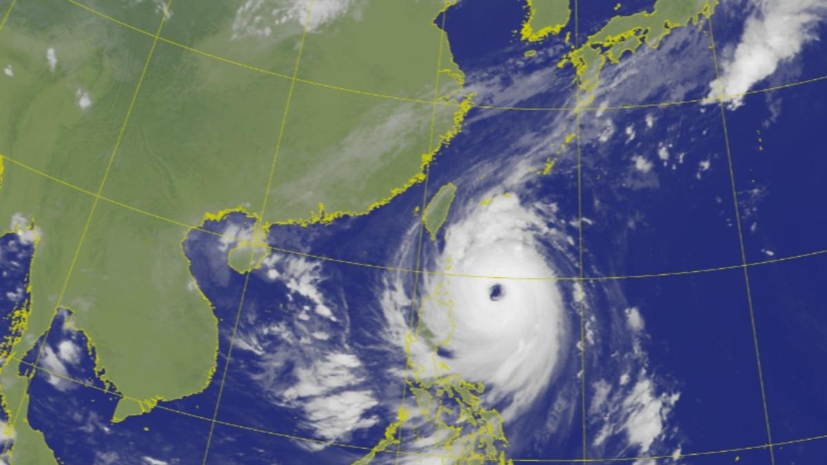 Taiwan braces for Typhoon Kong-rey with 100% strike risk (Courtesy of CWA) Taiwan braces for Typhoon Kong-rey with 100% strike risk