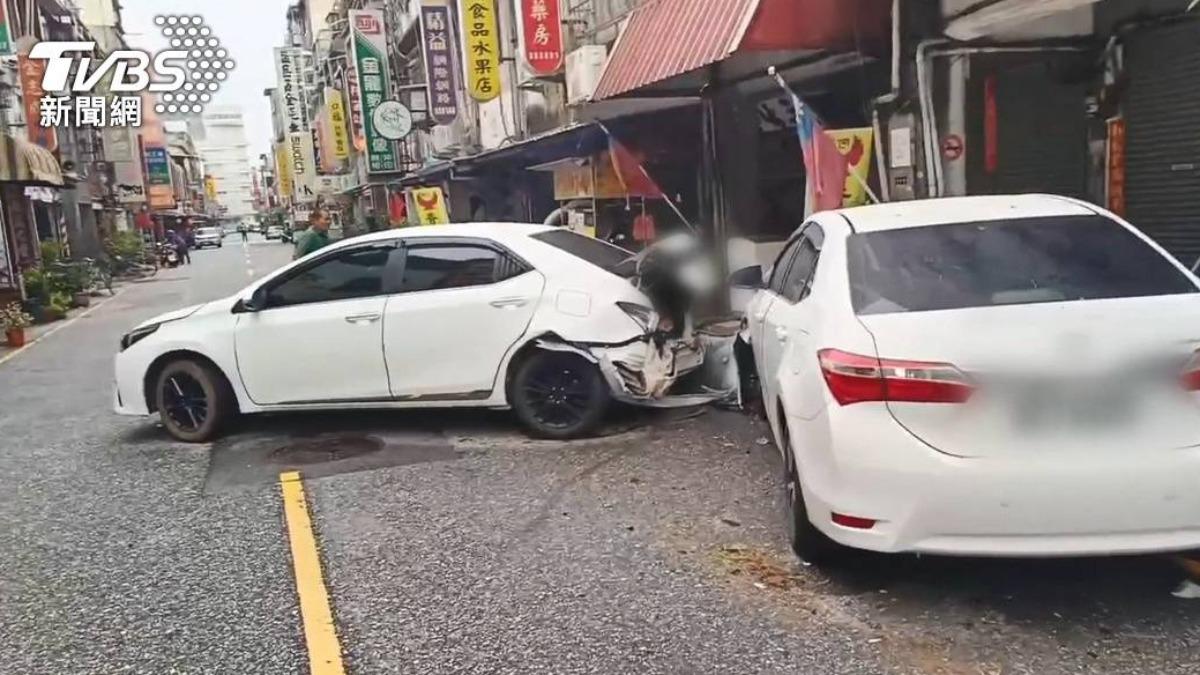 金門一男子不滿前女友另結新歡，開車猛撞對方新任男友。（圖／TVBS資料畫面）