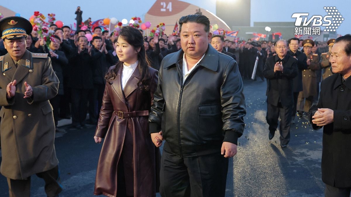 金正恩與女兒金主愛。（圖／達志影像路透社）