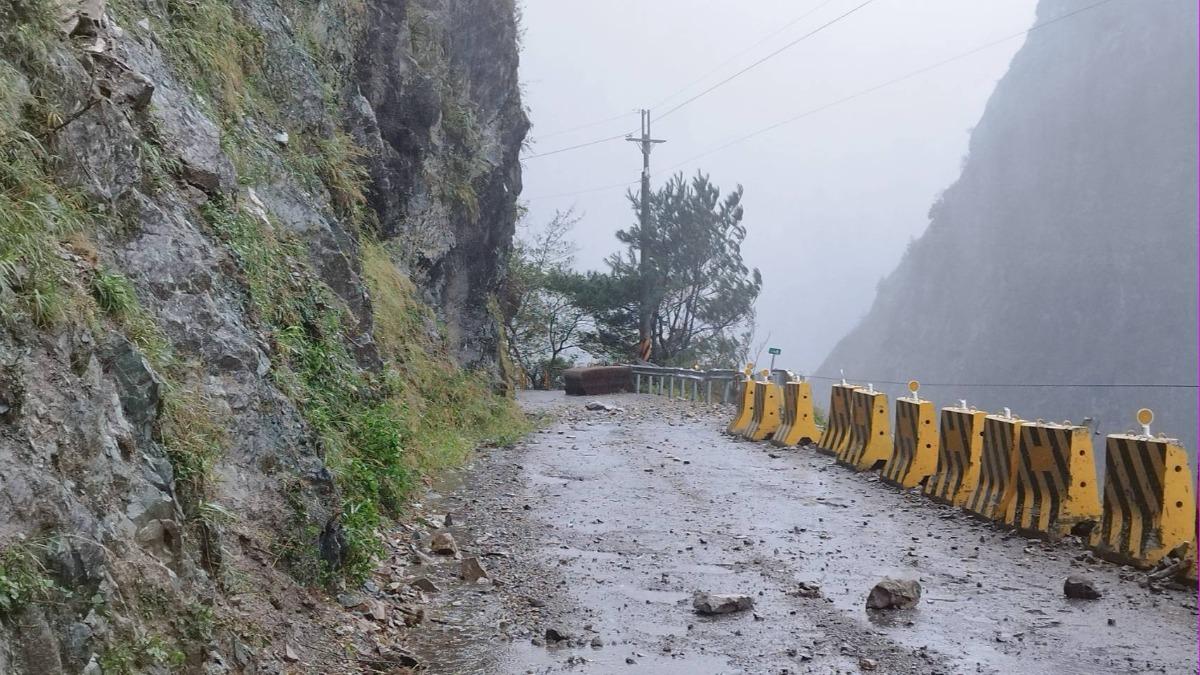 台中市梨山主要道路台8線、台七甲線以及中橫便道封閉通行。（圖／民眾提供）