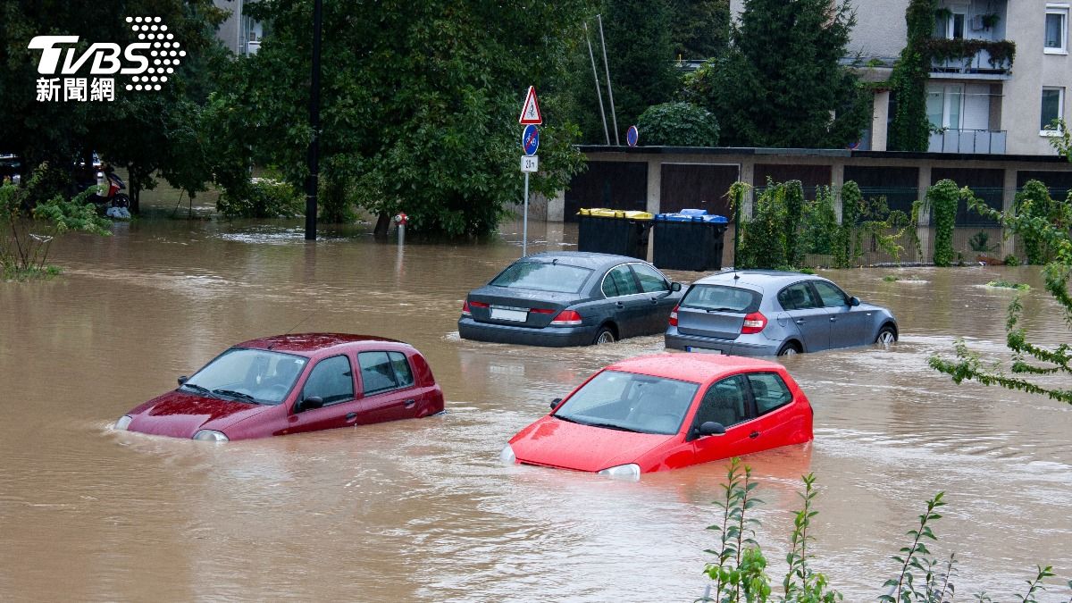 看到愛車泡水，總讓車主相當頭痛。（示意圖／shutterstock 達志影像）