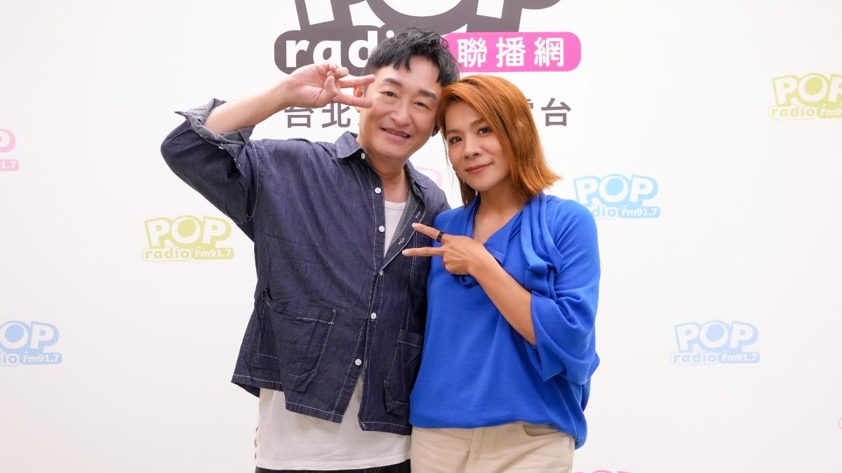 江美琪（右）和主持人徐哲緯暢聊心境變化。（圖／POP Radio提供）
