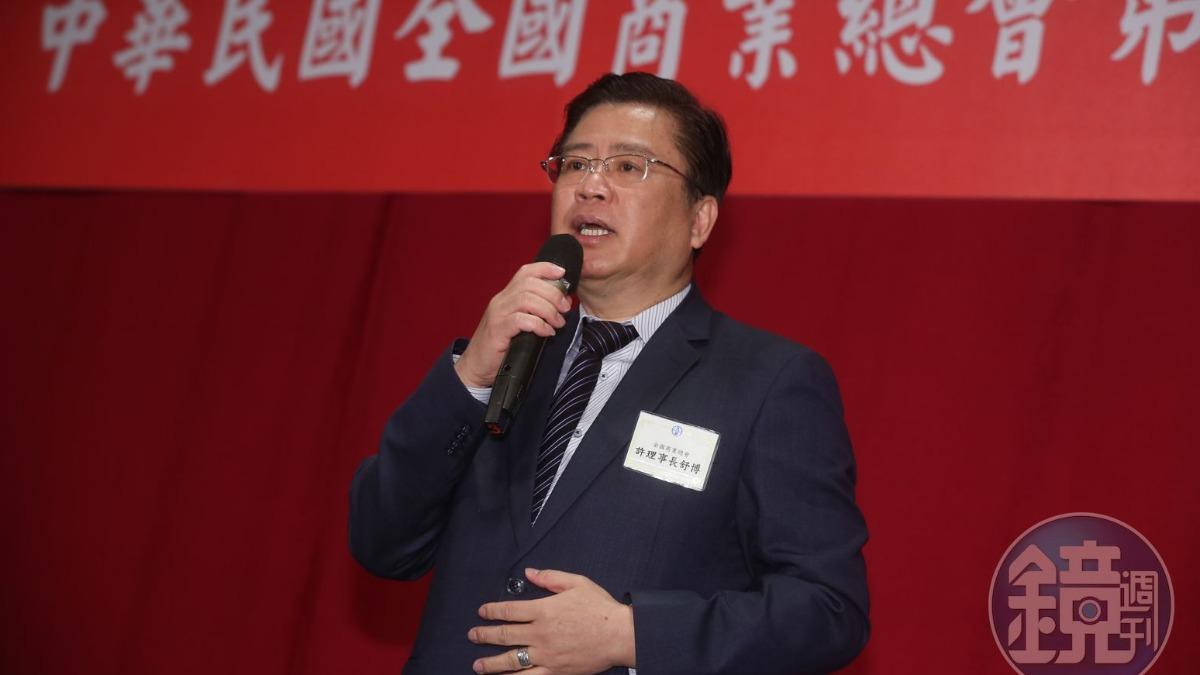 風災後部分民眾喊放修復假，商總理事長許舒博不以為然，反問「你又沒有去搬樹，你要放什麼修復假？」（本刊資料照）