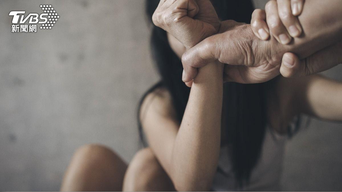 德國有名來自非洲的移民男子竟因酒醉性侵12歲女兒。（示意圖／shutterstock 達志影像）