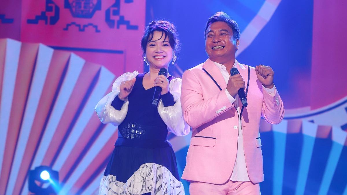 秀蘭瑪雅(左)和王中平上節目。(圖/民視提供)