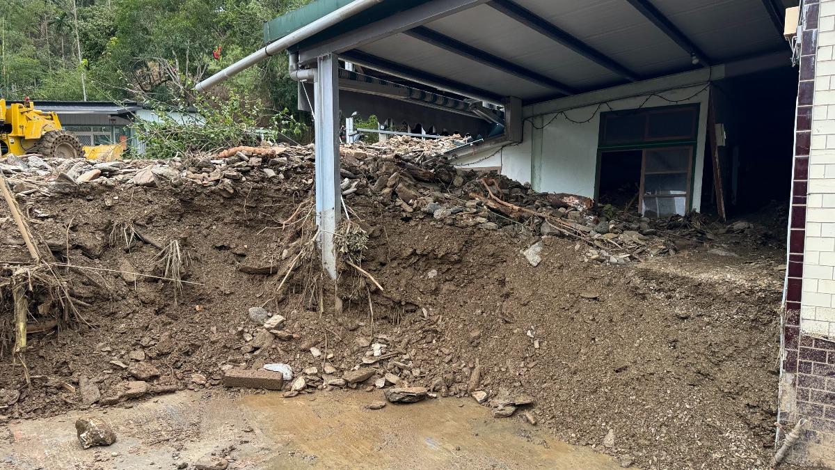 颱風康芮日前挾強風豪雨侵襲，全台多地停水、停電。（圖／中央社）