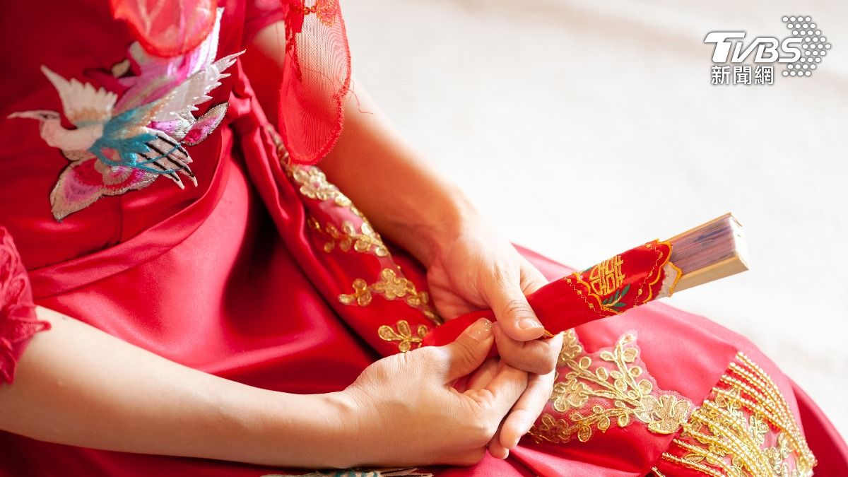 中國今年結婚人數大減，相較去年同時期少逾94萬對。(圖／達志影像shutterstock)